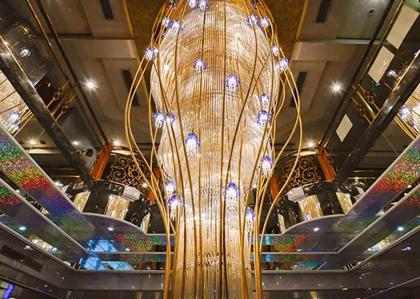 写真：シャンデリア